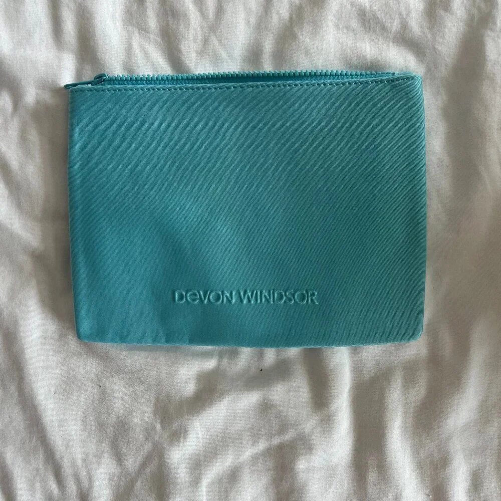 Devon Windsor Zippered Beach Pouch